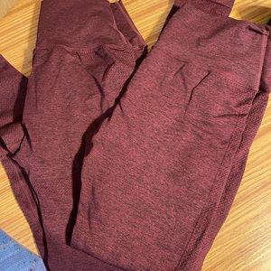 Goddess leggings in Windsor wine